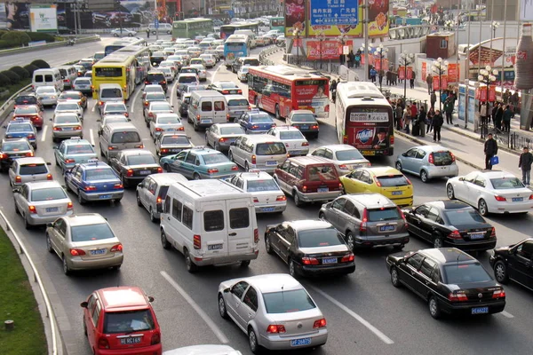 Massas Carros Ônibus São Vistos Durante Congestionamento Xangai China Janeiro — Fotografia de Stock