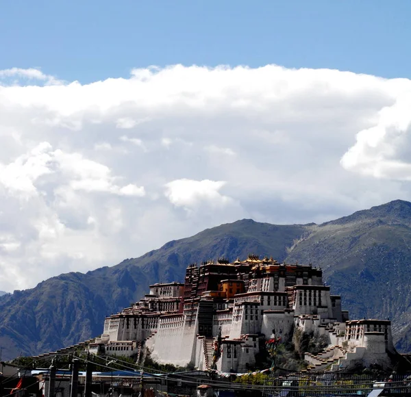 Lhasa Şehrinde Potala Sarayı Görünümü Güneybatı Çin Tibet Özerk Bölgesi — Stok fotoğraf