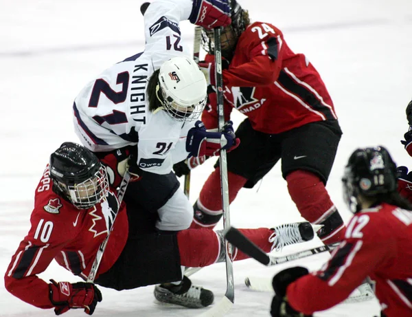 Hilary Knight Dos Eua Branca Compete Com Gillian Apps Esquerda — Fotografia de Stock