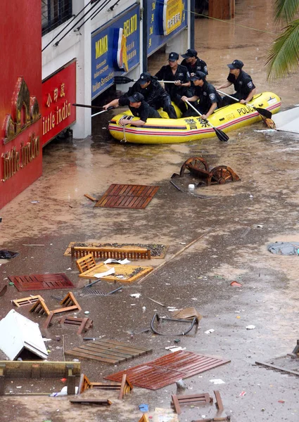 Chinesische Rettungskräfte Durchsuchen Restaurants Bars Und Andere Von Den Fluten — Stockfoto