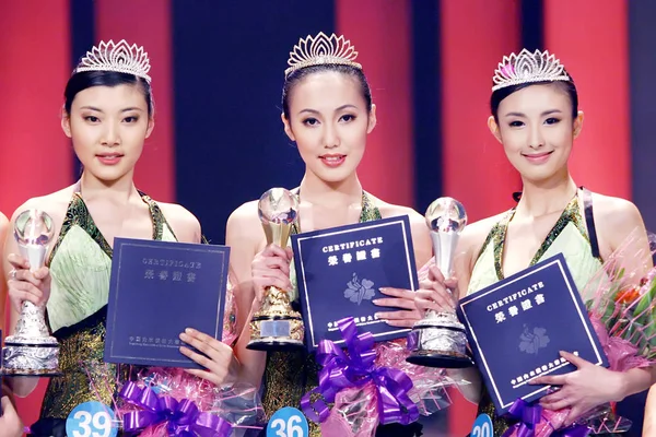 Model Kampioen Jin Runner Lin Ren Hand Beker Het Certificaat — Stockfoto