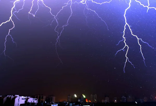 Blixtnedslag Över Himlen Wuhan Södra Chinas Hubei Provinsen Tisdag Kväll — Stockfoto