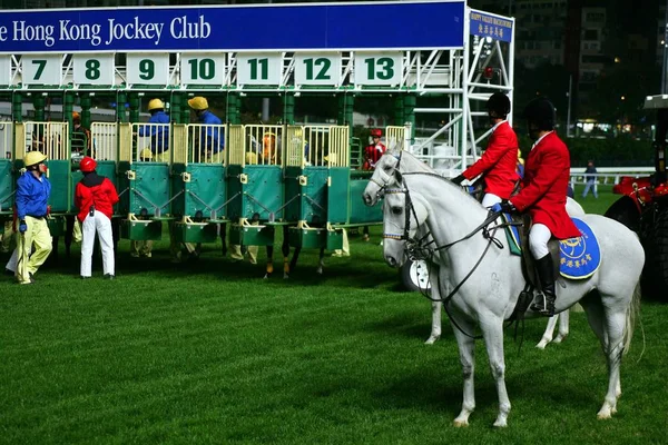 Jockeys Sind Bereit Für Ein Pferderennen Auf Der Happy Valley — Stockfoto