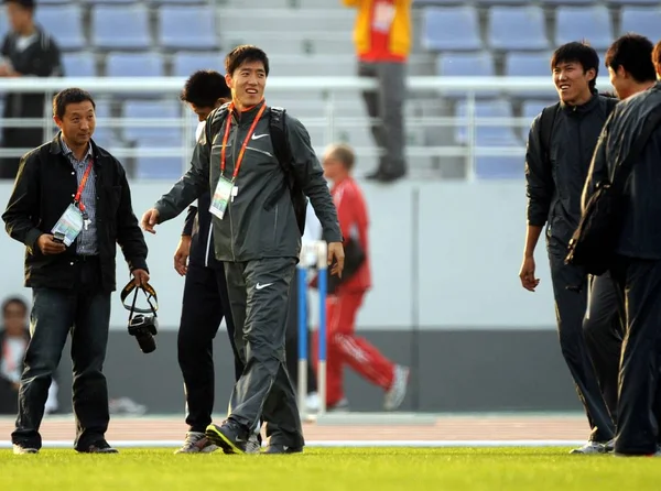 Pejuang Cina Liu Xiang Meninggalkan Pusat Olahraga Olimpiade Setelah Sesi — Stok Foto