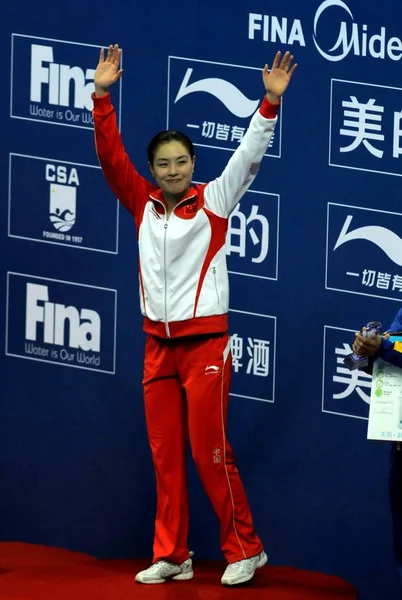 Chinas Minxia Saluda Los Espectadores Después Ganar Trampolín Womens Del —  Fotos de Stock