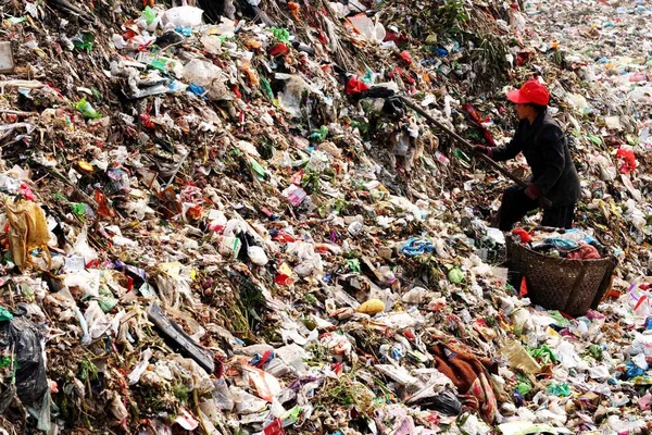 Fazendeiro Pobre Chinês Pega Lixo Depósito Lixo Huaibei Leste Província — Fotografia de Stock