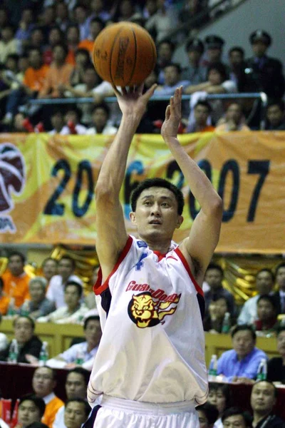 Jugador Baloncesto Guangdong Tigers Feng Tiene Como Objetivo Lanzar Una —  Fotos de Stock
