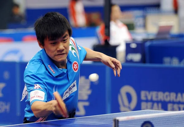 Tang Peng Hong Kong Restituisce Palla Contro Giocatore Singaporea Durante — Foto Stock