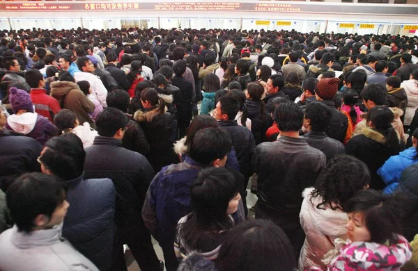 Cinesi Mettono Fila Acquistare Biglietti Del Treno Alla Stazione Ferroviaria — Foto Stock