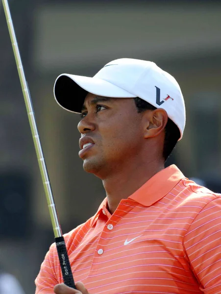 Världens Främsta Golfspelare Tiger Woods Usa Praktiserar Den Första Omgången — Stockfoto