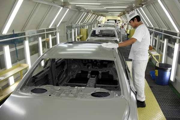 Chinesische Arbeiter Montieren Autos Einem Werk Von Beijing Hyundai Beijing — Stockfoto