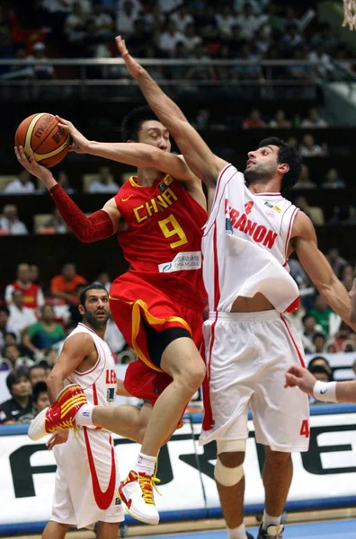 Chinas Sun Yue Frente Esquerda Compete Com Jean Abdel Nour — Fotografia de Stock