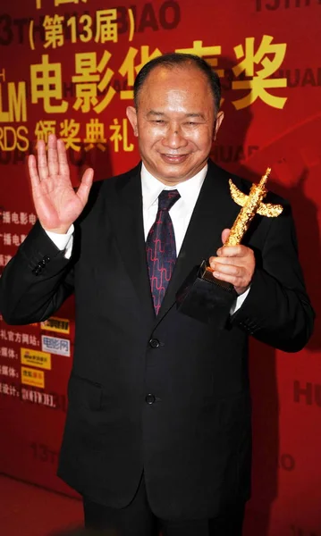 Hollywood Film Director John Woo Holds His Trophy Best Overseas — Stock Photo, Image