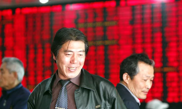 Китайські Інвестори Посміхнутися Частку Ціни Роуз Червоний Зростання Цін Запас — стокове фото