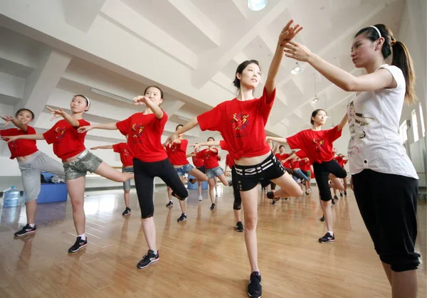 Exercício Meninas Rituais Chinesas Durante Uma Sessão Treinamento Etiqueta Para — Fotografia de Stock