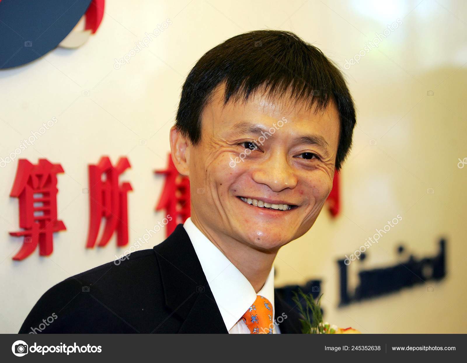 Acciones Chinas Acciones Alibaba Opiniones Jack Ceo Alibaba Com Posa  Durante Una Ceremonia Para Cotización