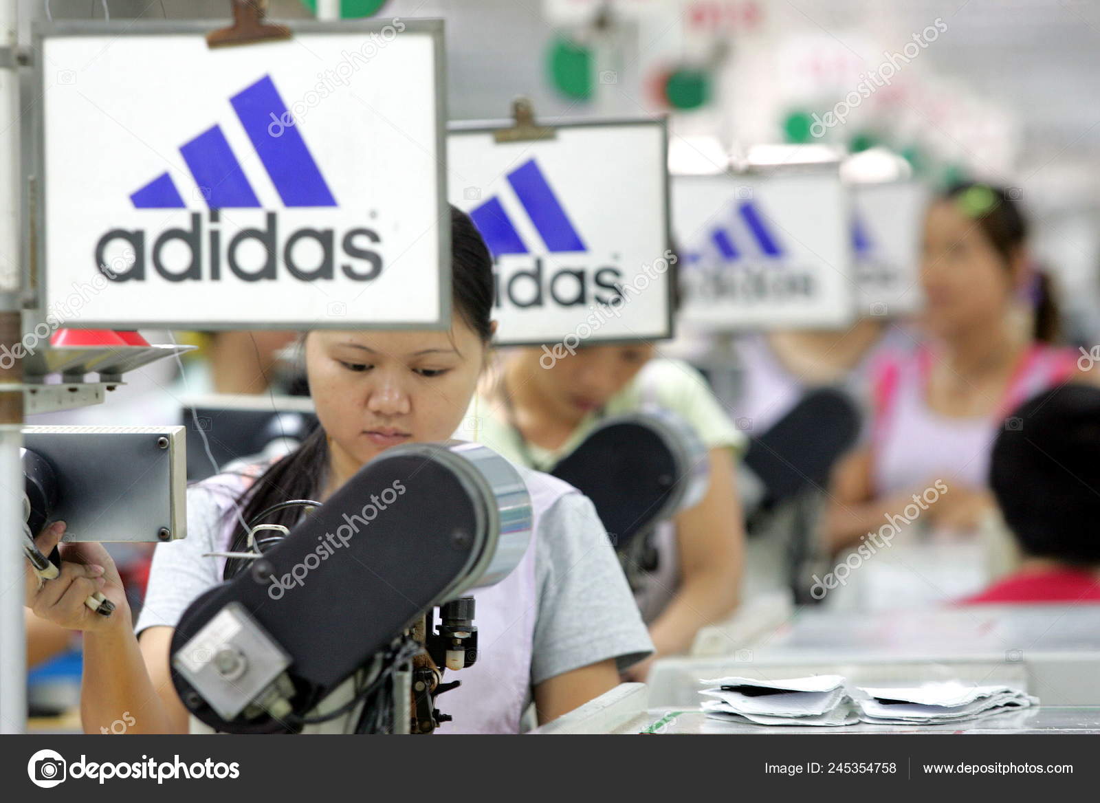Chinese Factory Workers Make Adidas Shoes Factory Yue Yuen Industrial –  Stock Editorial Photo © ChinaImages #245354758