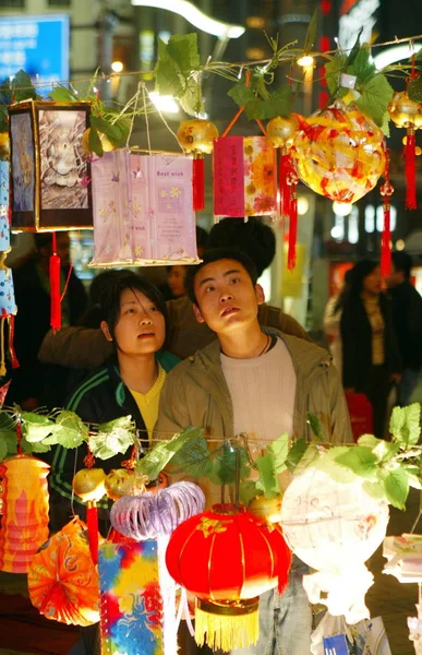 Chinesische Bürger Betrachten Laternen Auf Einer Laternenmesse Zur Feier Des — Stockfoto