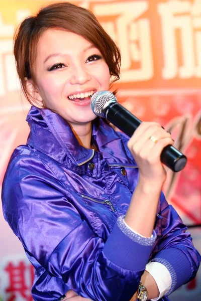 Taiwanese Singer Angela Chang Promotional Event Metersbonwe Nanning City South — 图库照片