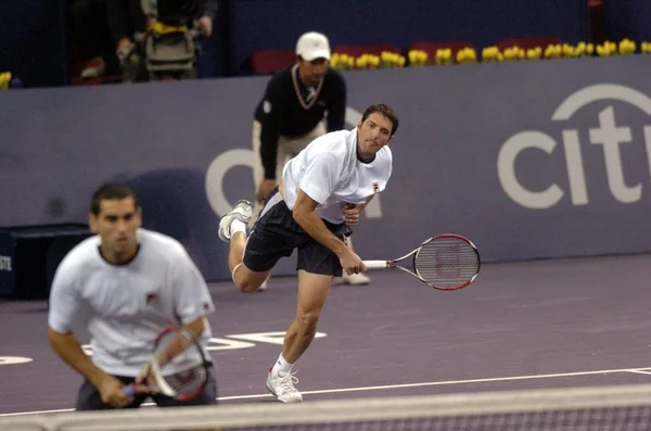 イスラエルのアンディ ラムとジョナサン エルリック 競うオーストラリアのポール ハンリーとジンバブエのケビン ウリエット上海テニスマスターズ カップの試合中に 2007 アンディ ラムとジョナサン — ストック写真