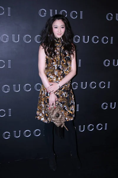 Čínská Herečka Xiaoran Představuje Během Módní Přehlídky Gucci Šanghaji Srpen — Stock fotografie