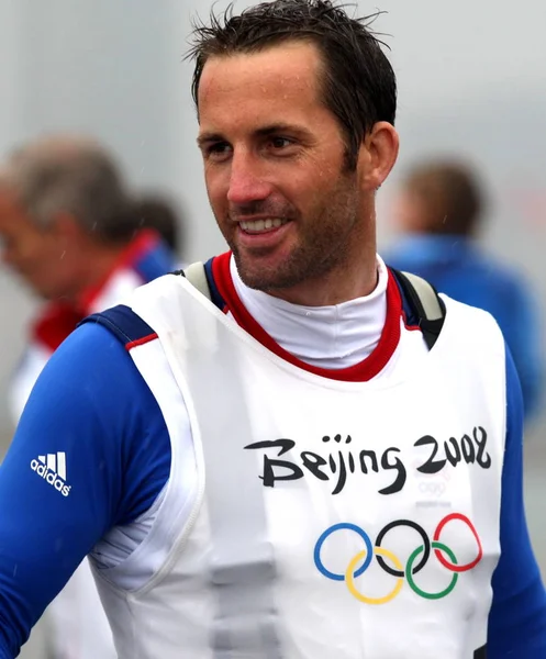 금메달 리스트 Ainslie 영국의 2008 칭다오 올림픽 세일링 센터에서 2008 — 스톡 사진