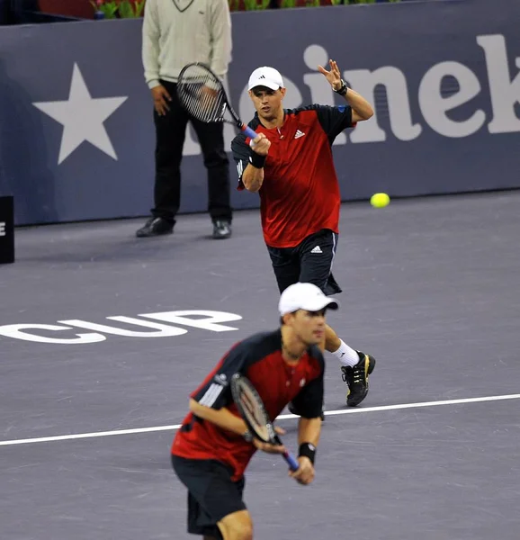 Bob Bryan Mike Bryan Dos Estados Unidos Competem Contra Mahesh — Fotografia de Stock