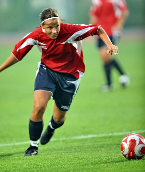 挪威女子足球青少年队员在2008年8月3日北京2008年奥运会前在中国河北省北部秦皇岛市举行的培训班上 — 图库照片