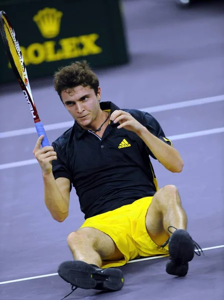 上海では Atp テニスのマスターズ カップ 2008 のシングルスの試合でイギリスのアンディ マレーとフランスのジル シモン競う 2008 — ストック写真