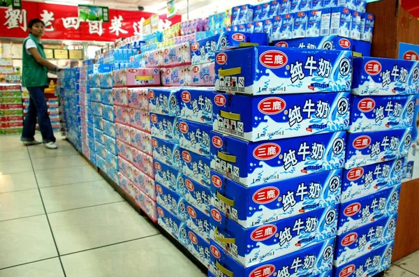 Вид Чистого Молока Sanlu Продажу Супермаркете Городе Хуайхэ Восточная Провинция — стоковое фото