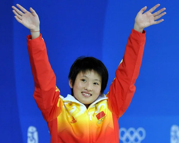 Chinas Médaillée Chen Ruolin Ondule Sur Podium Lors Cérémonie Remise — Photo
