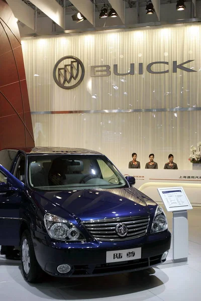Una Buick Gl8 First Land Esposta Presso Stand General Motors — Foto Stock