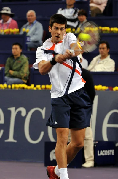 2007年11月13日 塞尔维亚的诺瓦克 德约科维奇在上海举行的网球大师杯比赛中与法国选手理查德 加斯盖特比赛 理查德 加斯盖特2 击败诺瓦克 德约科维奇 — 图库照片