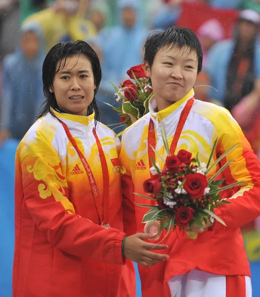 Medallistas Plata Tian Jia Wang Jie China Posan Durante Ceremonia —  Fotos de Stock