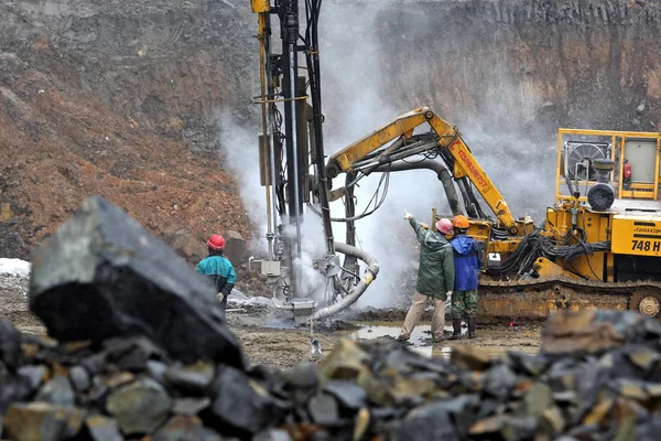 Trabalhadores Construção Chinesa Abrir Caminho Local Construção Usina Nuclear Fangjiashan — Fotografia de Stock
