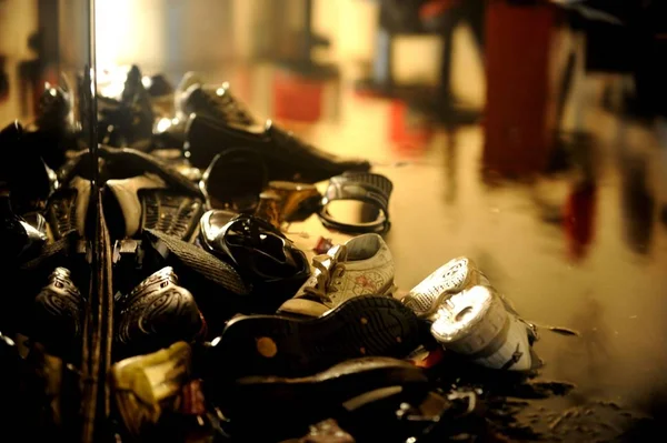 Cipők Áldozatainak Látható Wuwang Club Tűz Után Longgang Kerületi Shenzhen — Stock Fotó