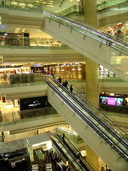 2008년 11월 19일 상하이의 쇼핑몰 — 스톡 사진