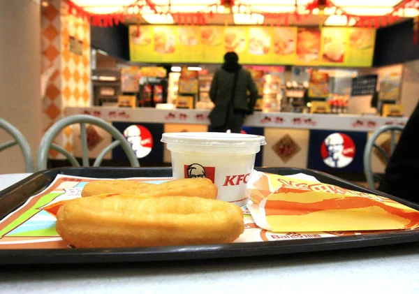 Vista Youtiao Chinês Varas Massa Frita Congee Restaurante Kfc Qingdao — Fotografia de Stock