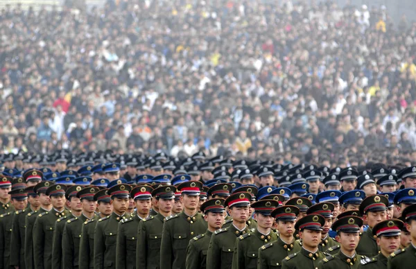 Ludzie Uczęszczają Ceremonię Oznakowanie Lecie Masakry Nanjing Przez Wojska Japońskie — Zdjęcie stockowe