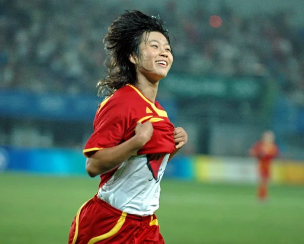China Han Duan Viert Het Scoren Van Een Goal Tegen — Stockfoto