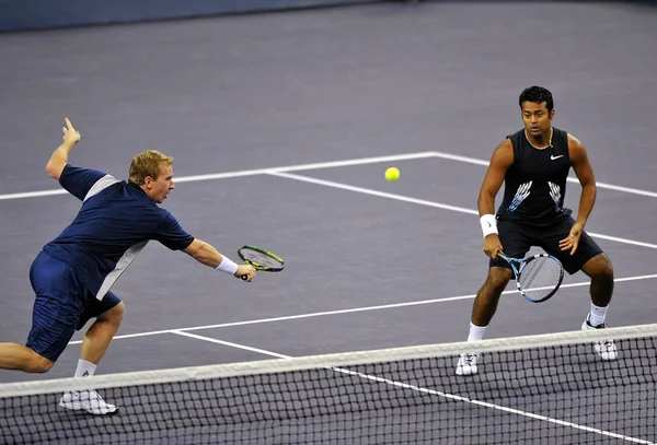 Lukas Dlouhy Czech Leander Paes India Compiten Contra Mariusz Fyrstenberg — Foto de Stock