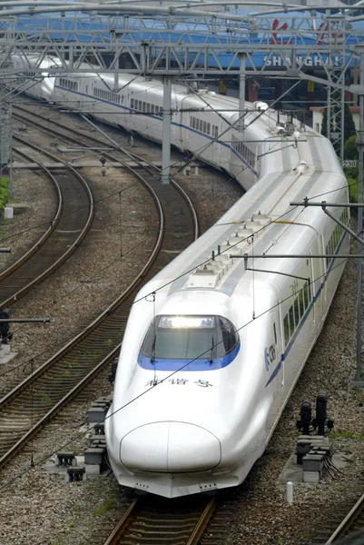 Crh China Railway High Speed Pociąg Bullet Pozostawia Dworzec Kolejowy — Zdjęcie stockowe