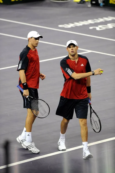 Bob Bryan Und Mike Bryan Der Vereinigten Staaten Sprechen Während — Stockfoto