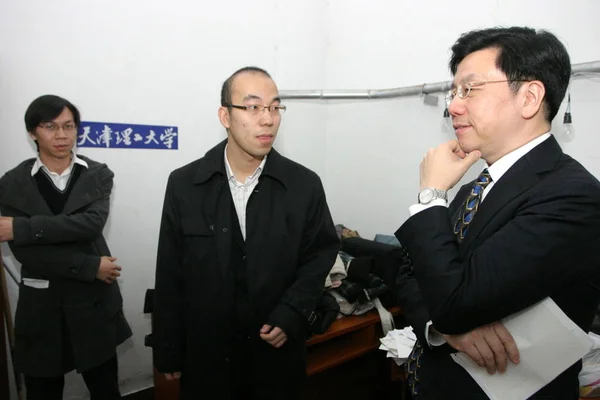 Вице Президент Google Президент Google China Кайфу Справа Обсуждает Безымянными — стоковое фото