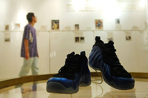 Cinese Visita Lebron James Museum Shanghai Ottobre 2007 — Foto Stock