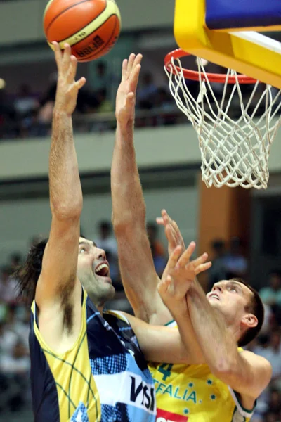 アルゼンチンのルイス スコラ フロント バスケット ボール 2008 年ダイヤモンド カップ メンズ バスケット — ストック写真