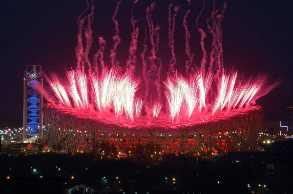 Fyrverkerier Explodera Över National Stadium Birds Nest Repetition Invigningen Peking — Stockfoto