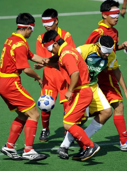 Brazils Severino Silva Green Yellow Competes Chinas Soccer Players Group — Stock Photo, Image