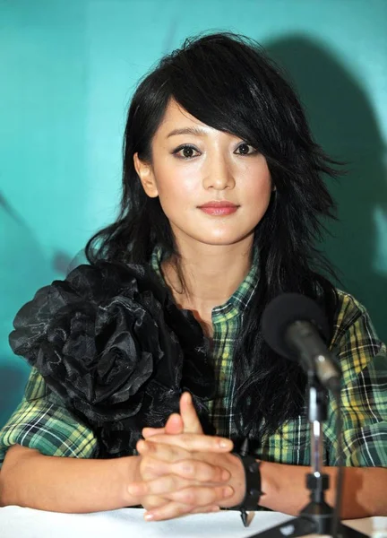 中国女星周迅在上海为她的新片 爱与死的方程式 举行的新闻发布会上 — 图库照片