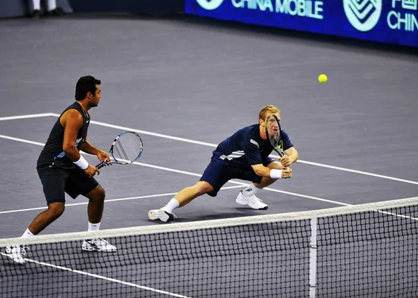 Lukas Dlouhy Czech Leander Paes Índia Competem Contra Mariusz Fyrstenberg — Fotografia de Stock